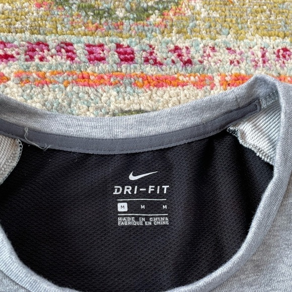 Nike Training Gray Sports Running Cross Training Athletic Top Sweatshirt Shirt - Picture 8 of 8